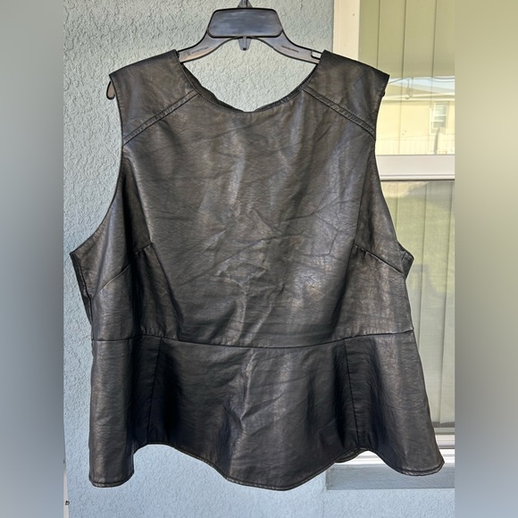 Women’s Plus Faux Leather Sleeveless Back Zipper Peplum Top 3X - Picture 1 of 5